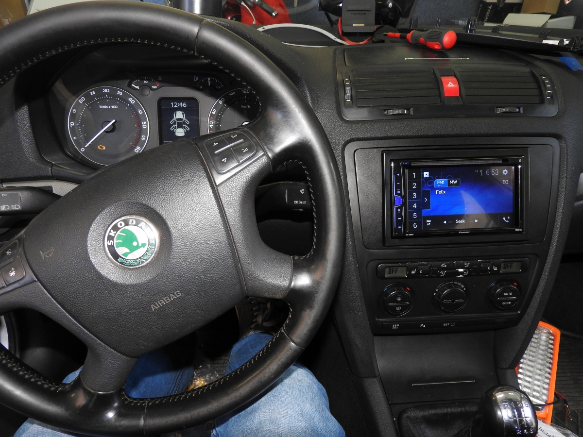 Skoda Octavia 2 pioneer.jpeg